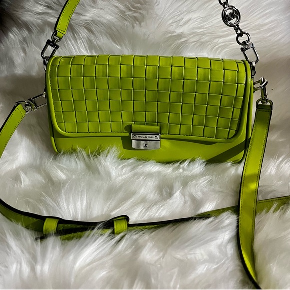 MICHAEL KORS Crossbody Lime Green - Picture 6 of 9